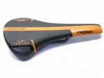 Sedlo Selle San Marco Regale Carbon FX černo-oranžová