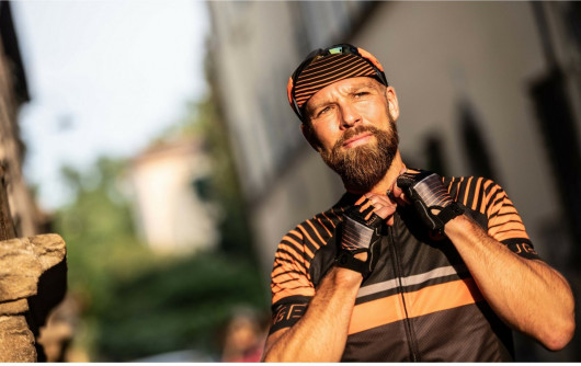 Cyklistická kšiltovka pod helmu ROGELLI HERO, černo-oranžová