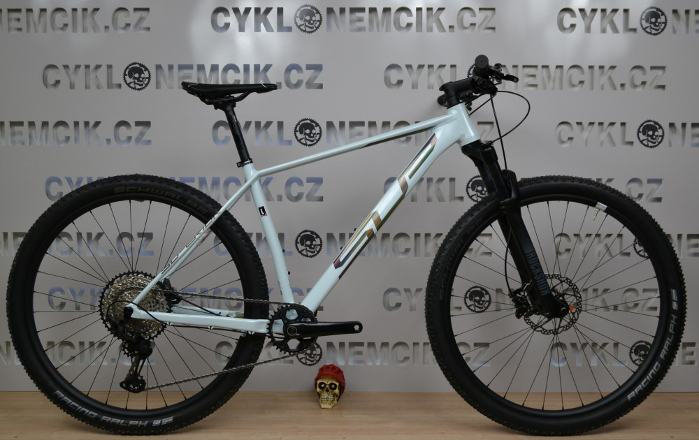 Kolo SUPERIOR XP 939 Gloss White/Hologram Black - CykloNěmčík.cz