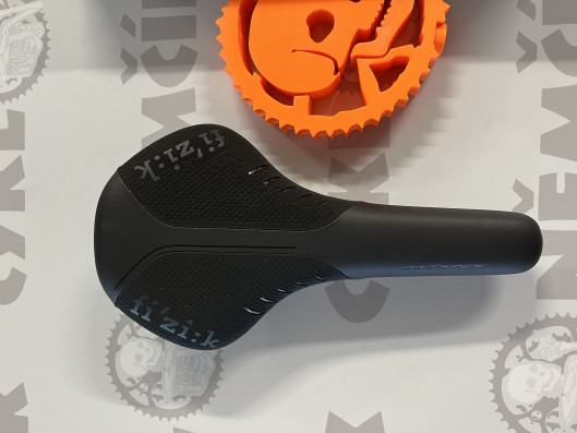 Sedlo Fizik Antares R1 Carbon-black/black-LARGE