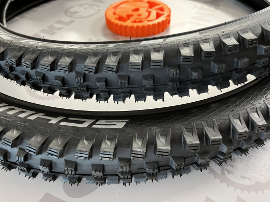 Plášť Schwalbe MAGIC MARY, 60-559, 26 x 2.35, BikePark ADDIX