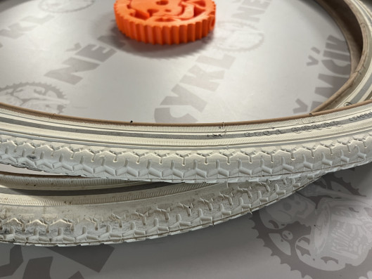 Plášť Vee Rubber VRB-028 700x35c 28x1.5/8 X1.3/8 drát barva krémová- reflexní pruh