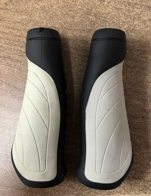 Gripy Velo-709AD3 černo-bílé