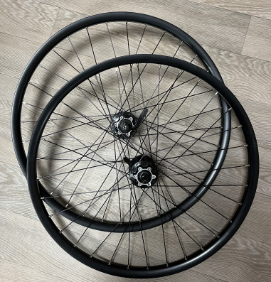 KOLA ZAPLETENÁ MACH 1disc 26" 6děr FHM506 komplet