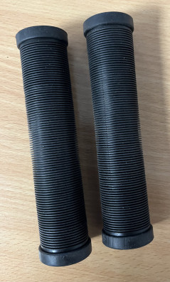 Gripy BMX 145 mm Black bez příruby