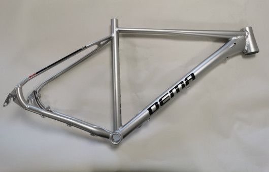 Rám Dema ENERGY 11 brushed metal-black