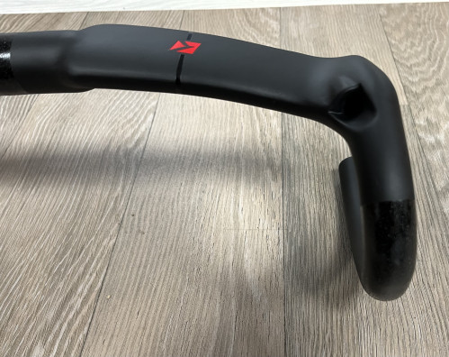 ŘIDÍTKA ROAD ultra light full karbon 420mm anatomic