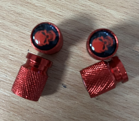 Čepička ventilku MOTO RED SKULL 4ks